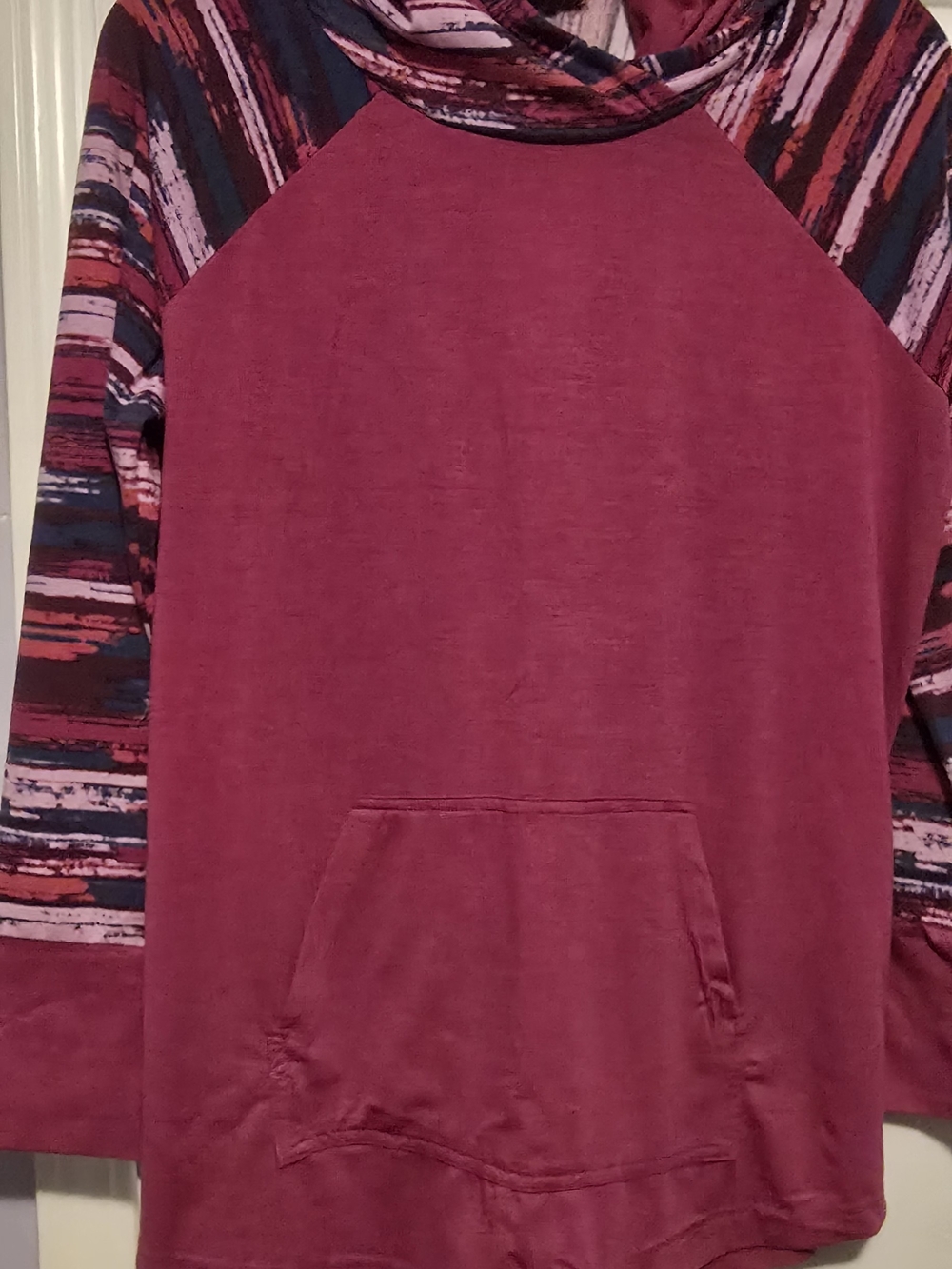 LuLaRoe Raspberry Crewneck Raglan Pullover